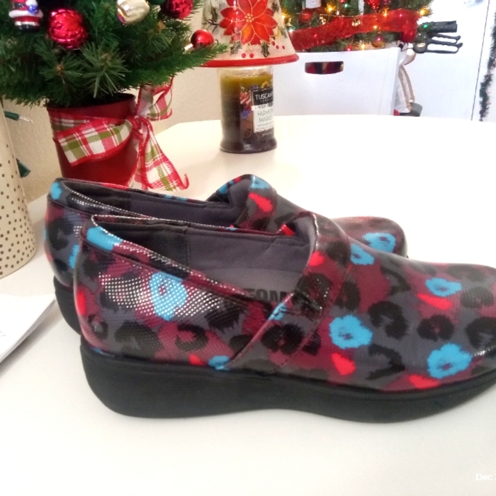Softwalk greys anatomy clogs